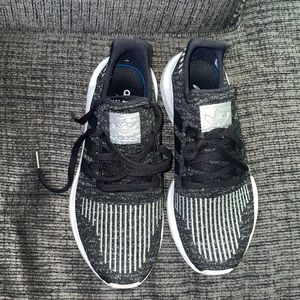 Adidas swift run tennis shoes